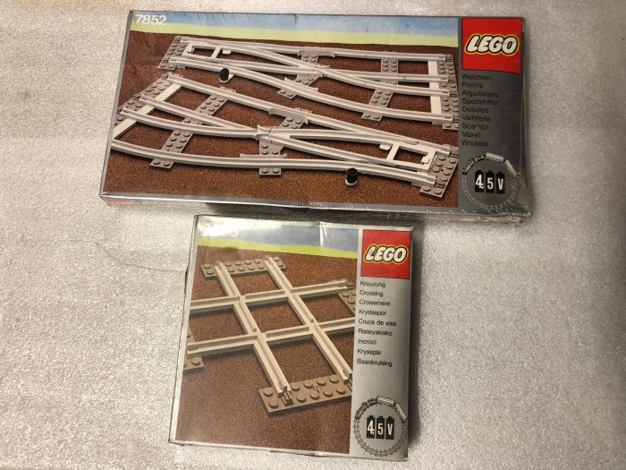 7852 7853.jpg